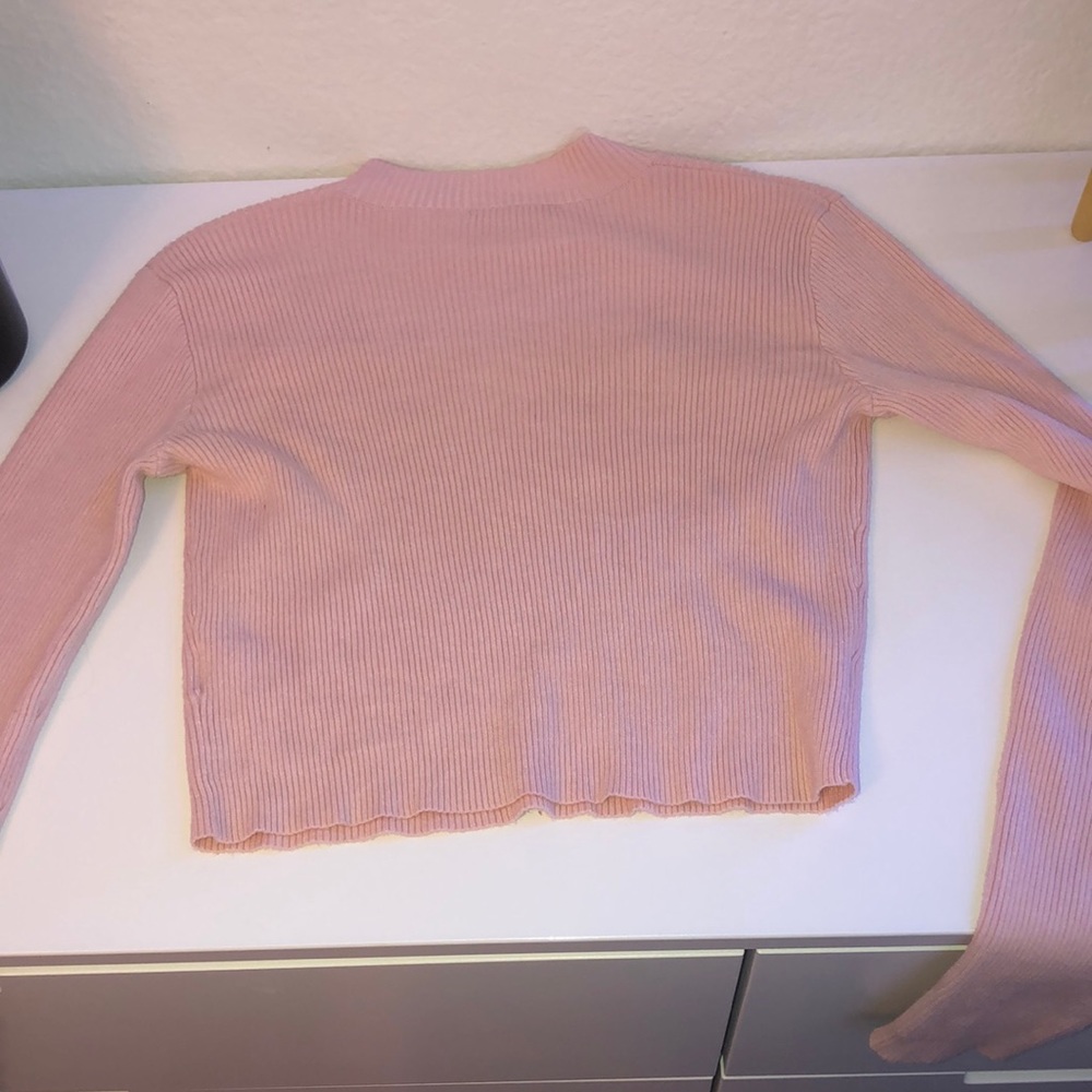 Brandy Melville Cropped Sweater - Picture 2 of 2